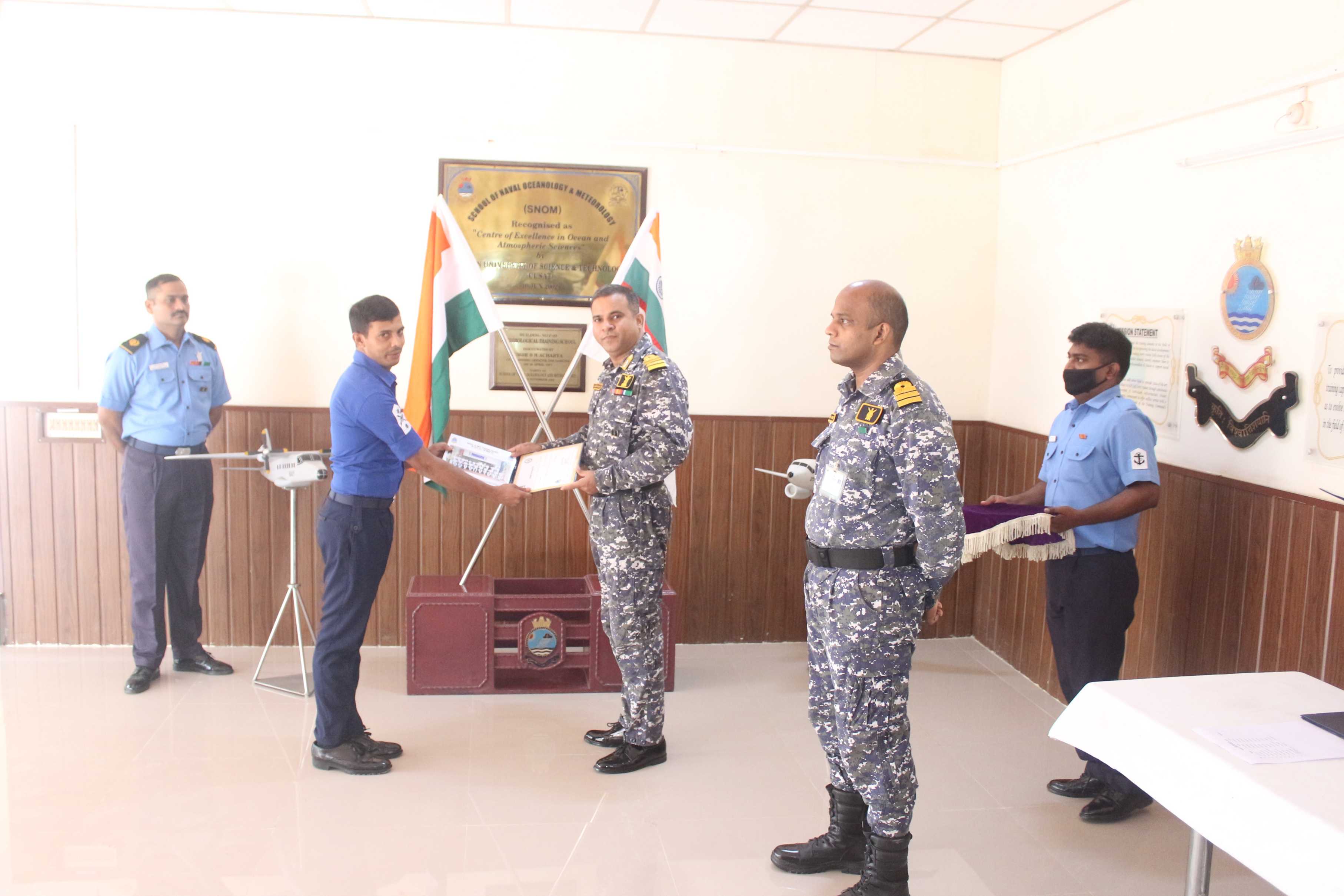 PASSING OUT OF BASIC Q 'MET' COURSE (42:951) Image 1