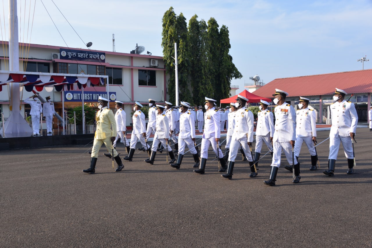 Long G 'F' 82.053 Passing Out Image