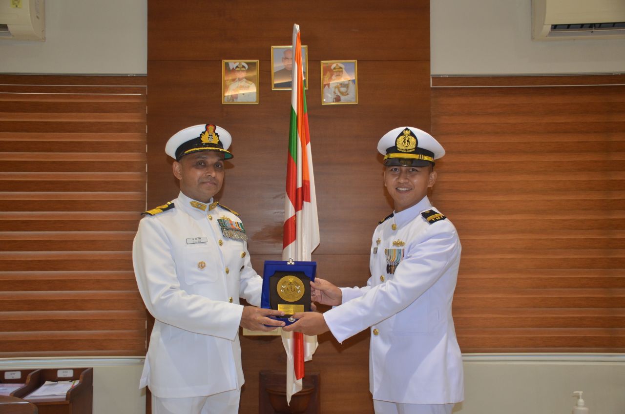 Long G 'F' 82.053 Passing Out Image 4