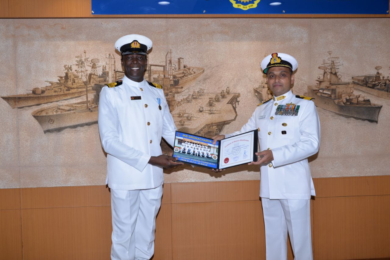 Long G 'F' 82.053 Passing Out Image 5