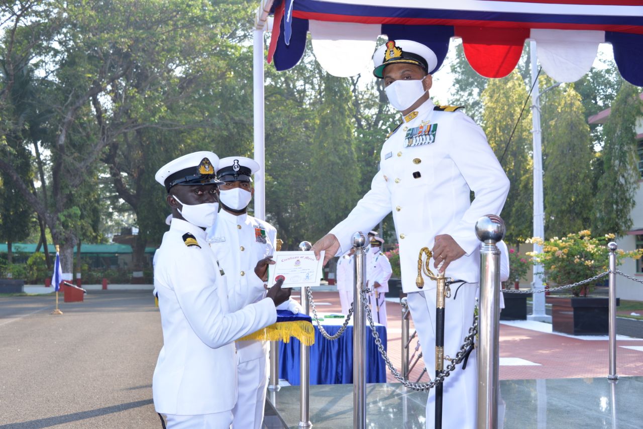 Long G 'F' 82.053 Passing Out Image 2