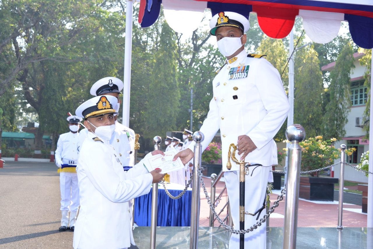 Long G 'F' 82.053 Passing Out Image 3