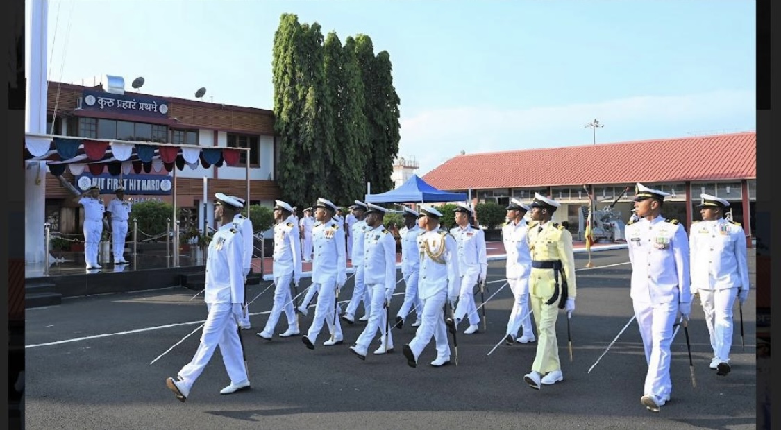 Long G Foreign (082.0055) Passiing out parade Image 2