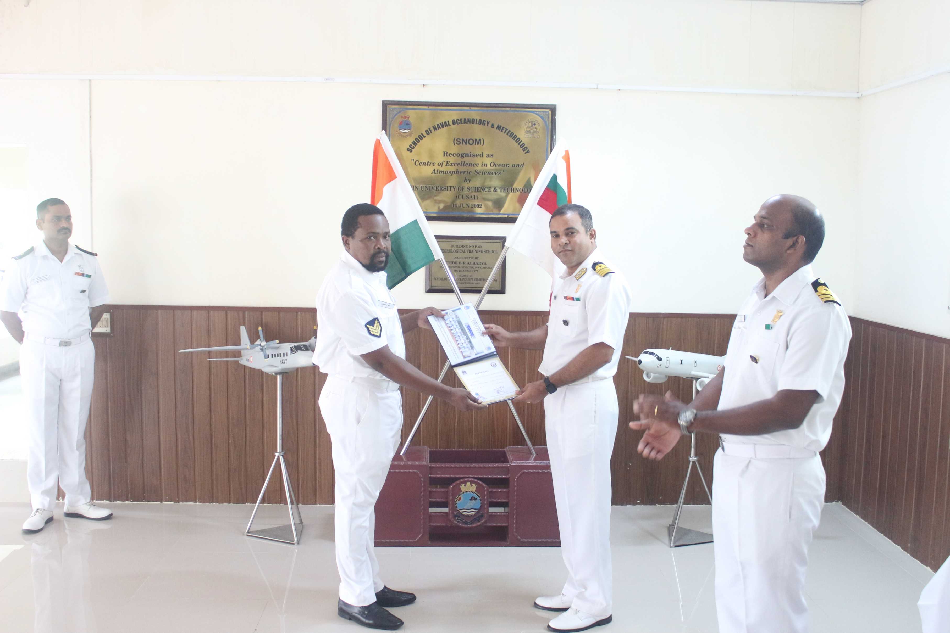 PASSING OUT OF PO 'Q' MET COURSE (42:952) Image 1