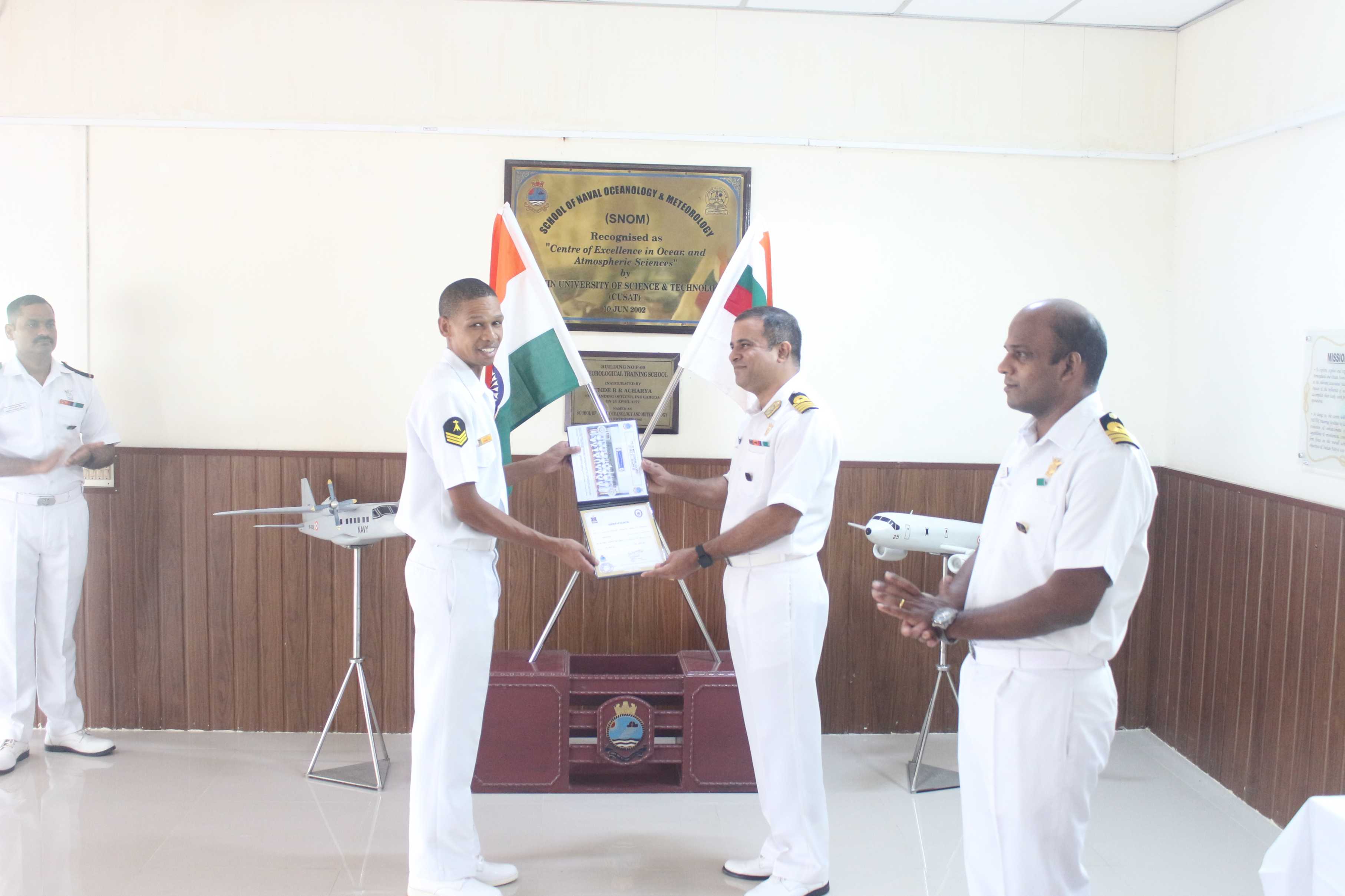 PASSING OUT OF PO 'Q' MET COURSE (42:952) Image