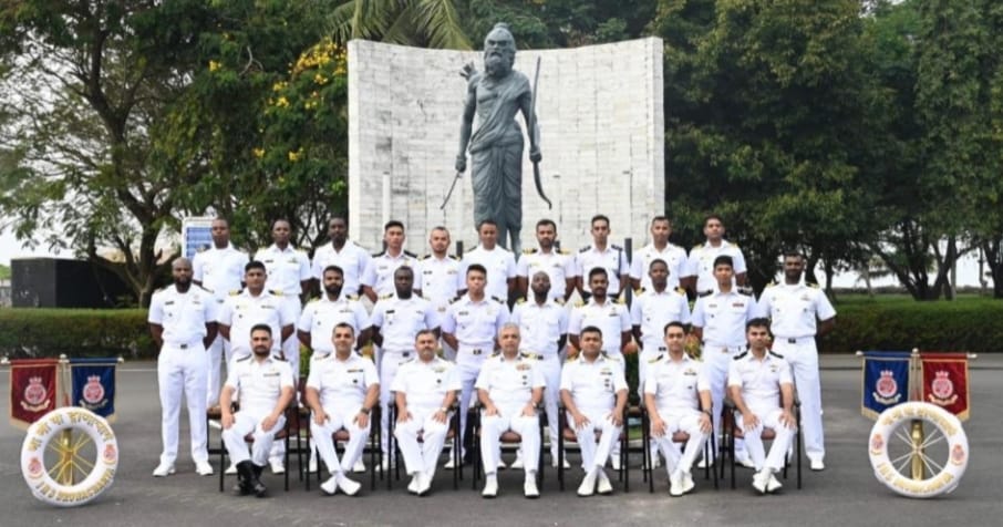 PASSING OUT PARADE OF LONG G F 082.0056 Image 2