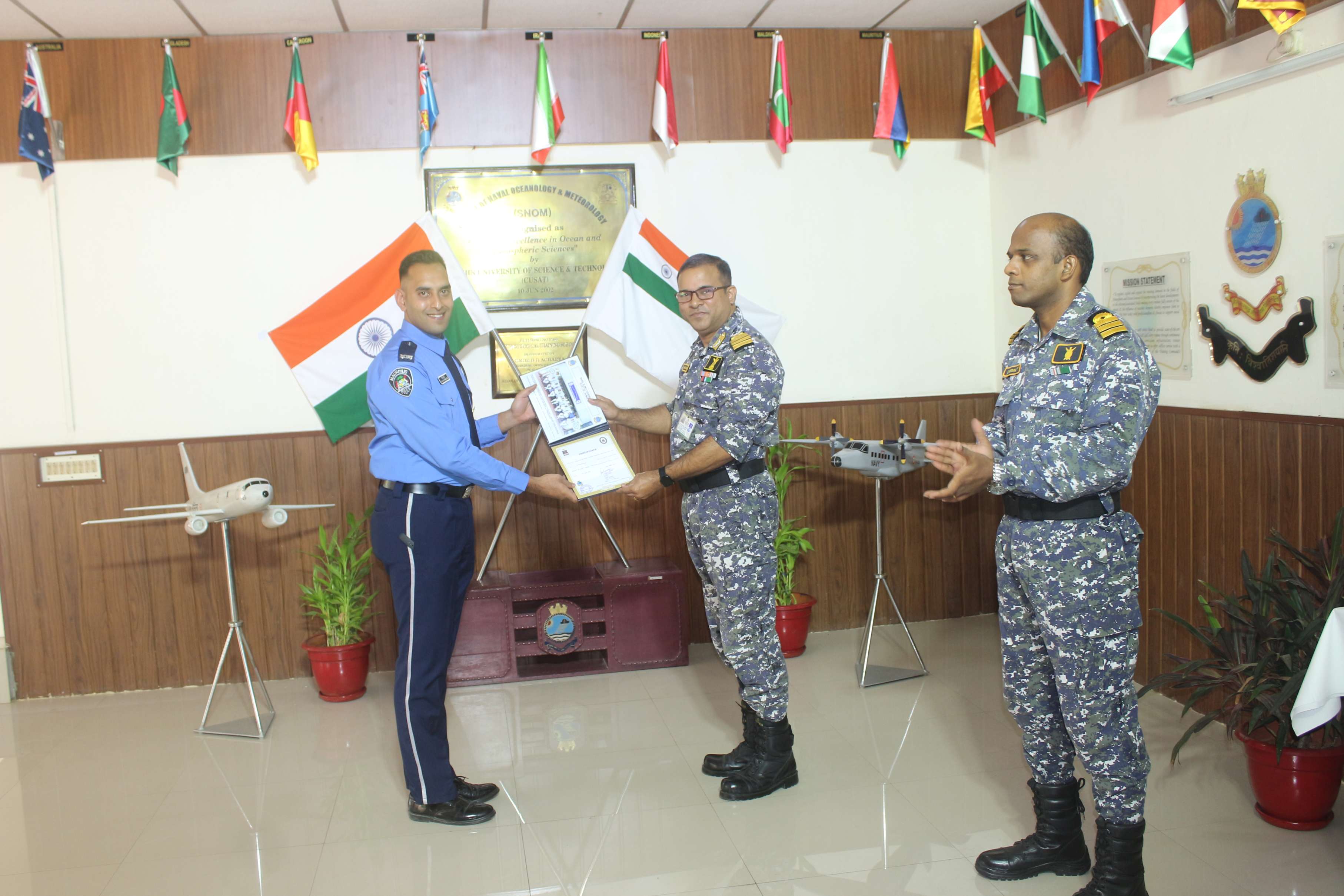 PASSING OUT OF BASIC 'Q' MET COURSE (42:960) Image