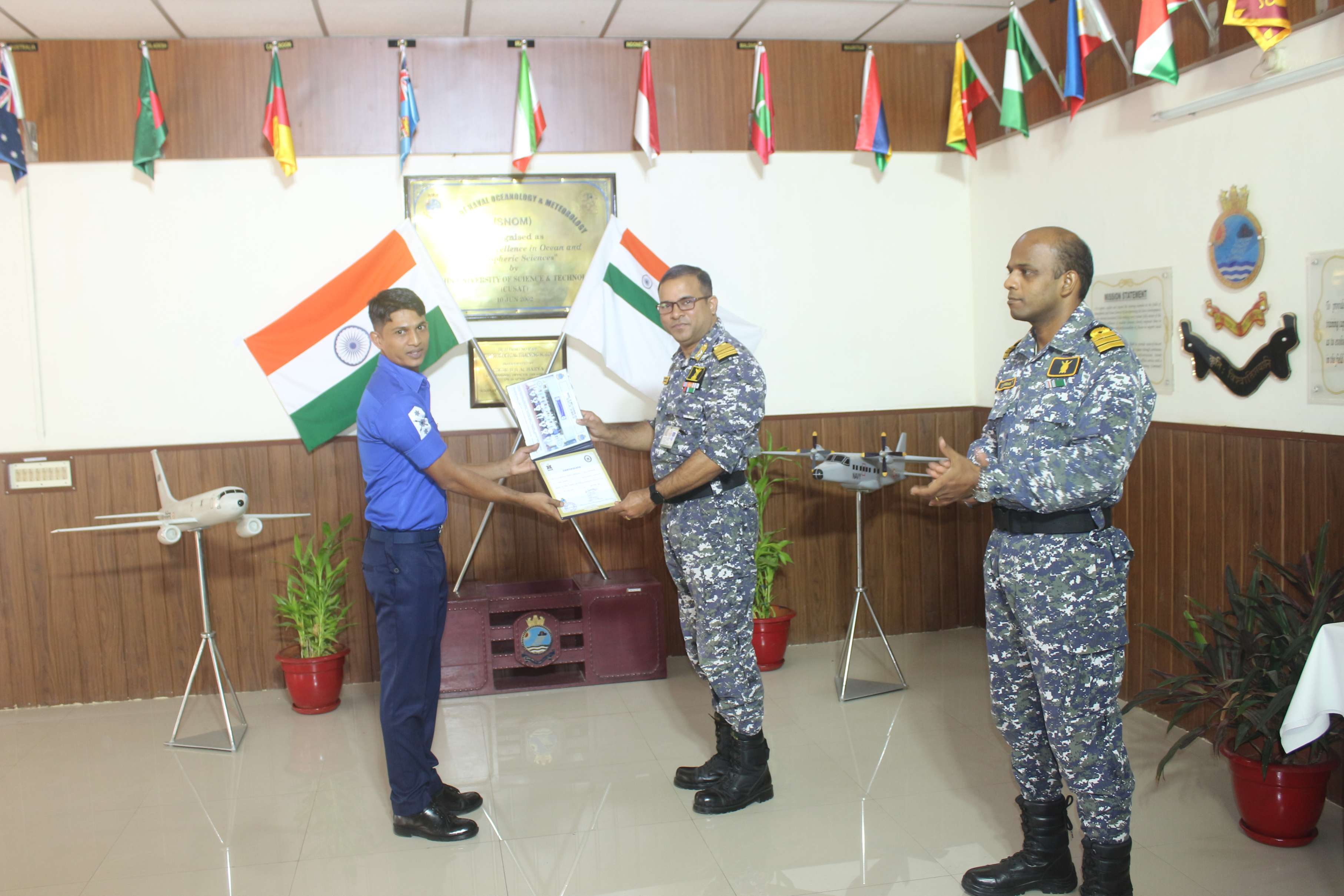 PASSING OUT OF BASIC 'Q' MET COURSE (42:960) Image 1