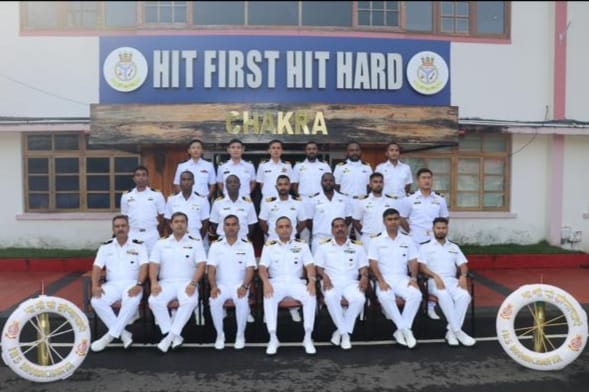 Long G  Foreign 082.054 Passing Out Parade Image