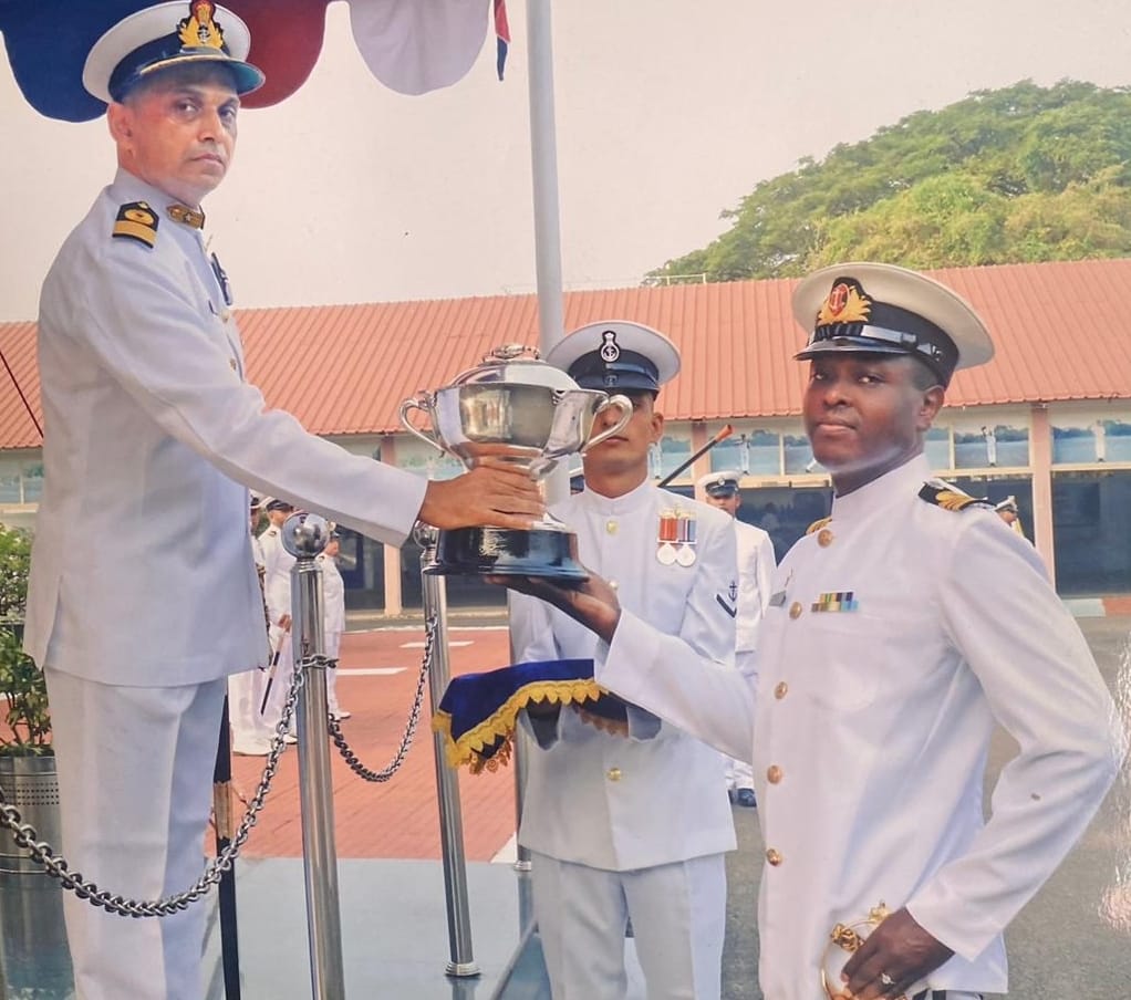 Long G  Foreign 082.054 Passing Out Parade Image 2