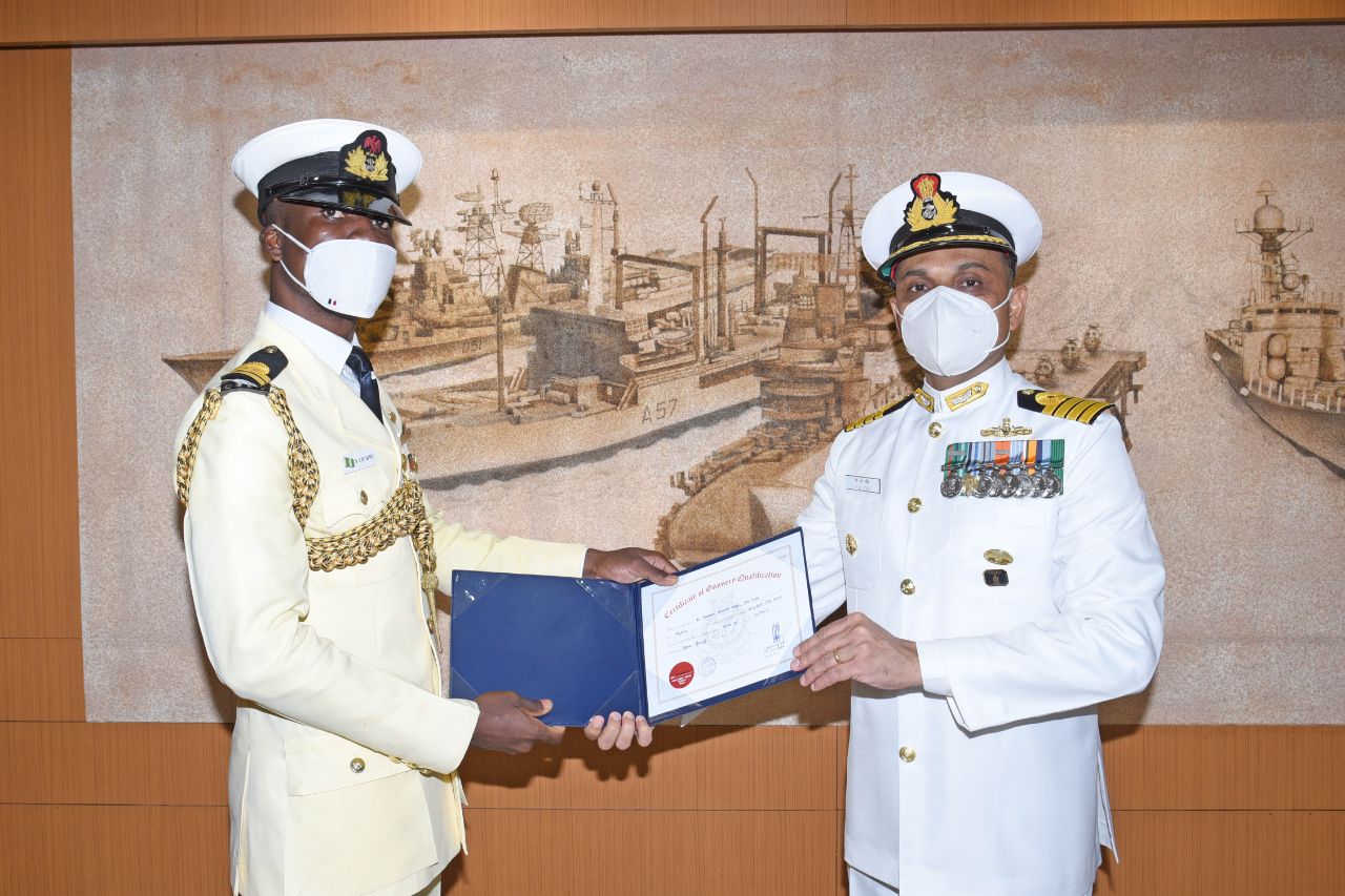 Long G 'F' 82.052 Passing Out Image 1