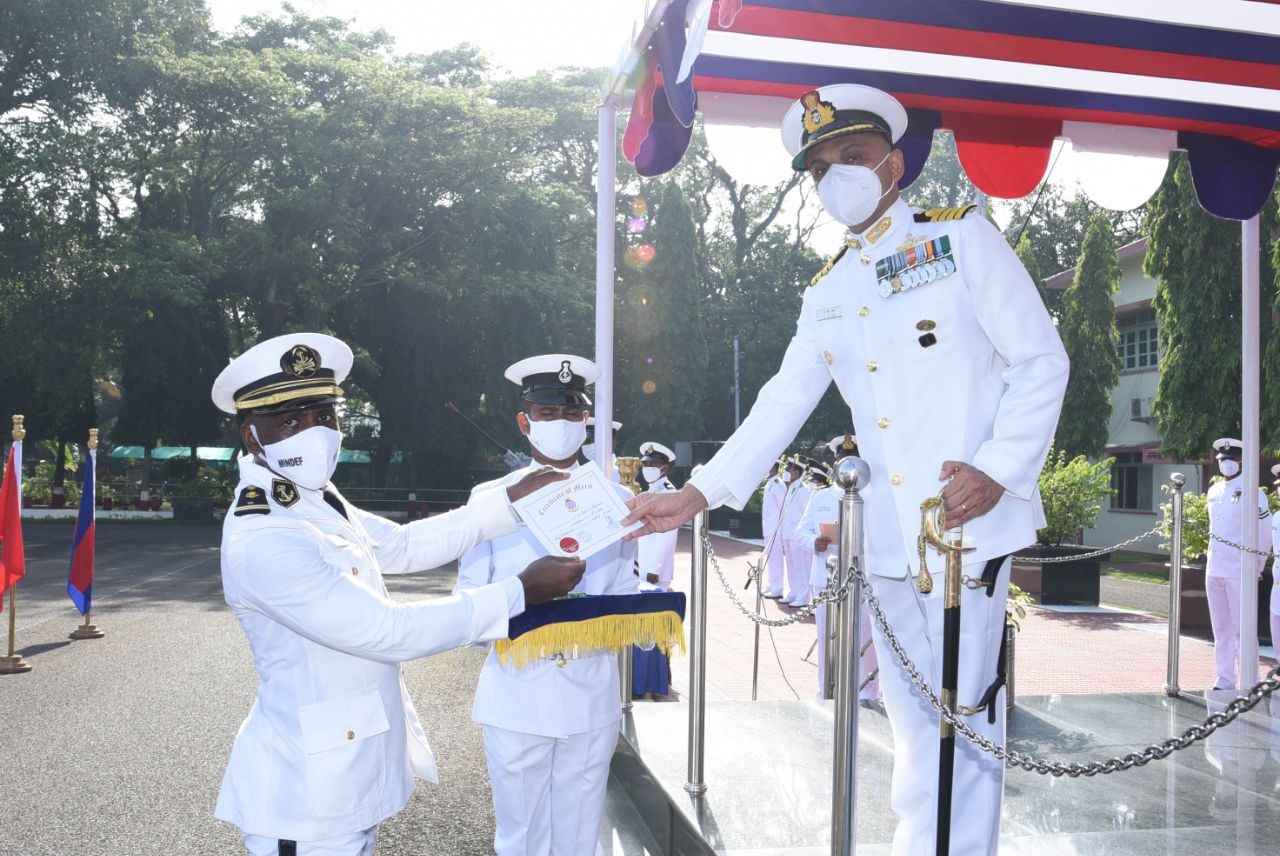 Long G 'F' 82.052 Passing Out Image 5