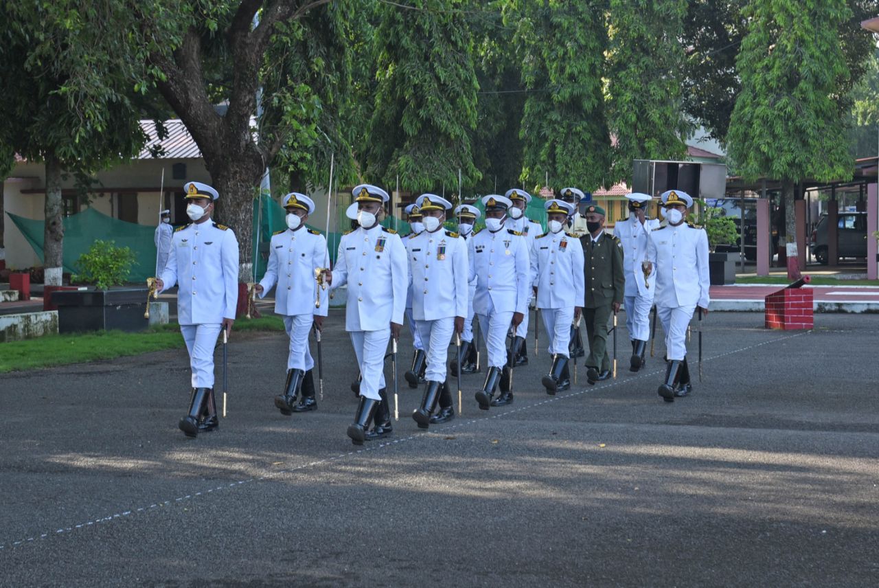 Long G 'F' 82.052 Passing Out Image 6