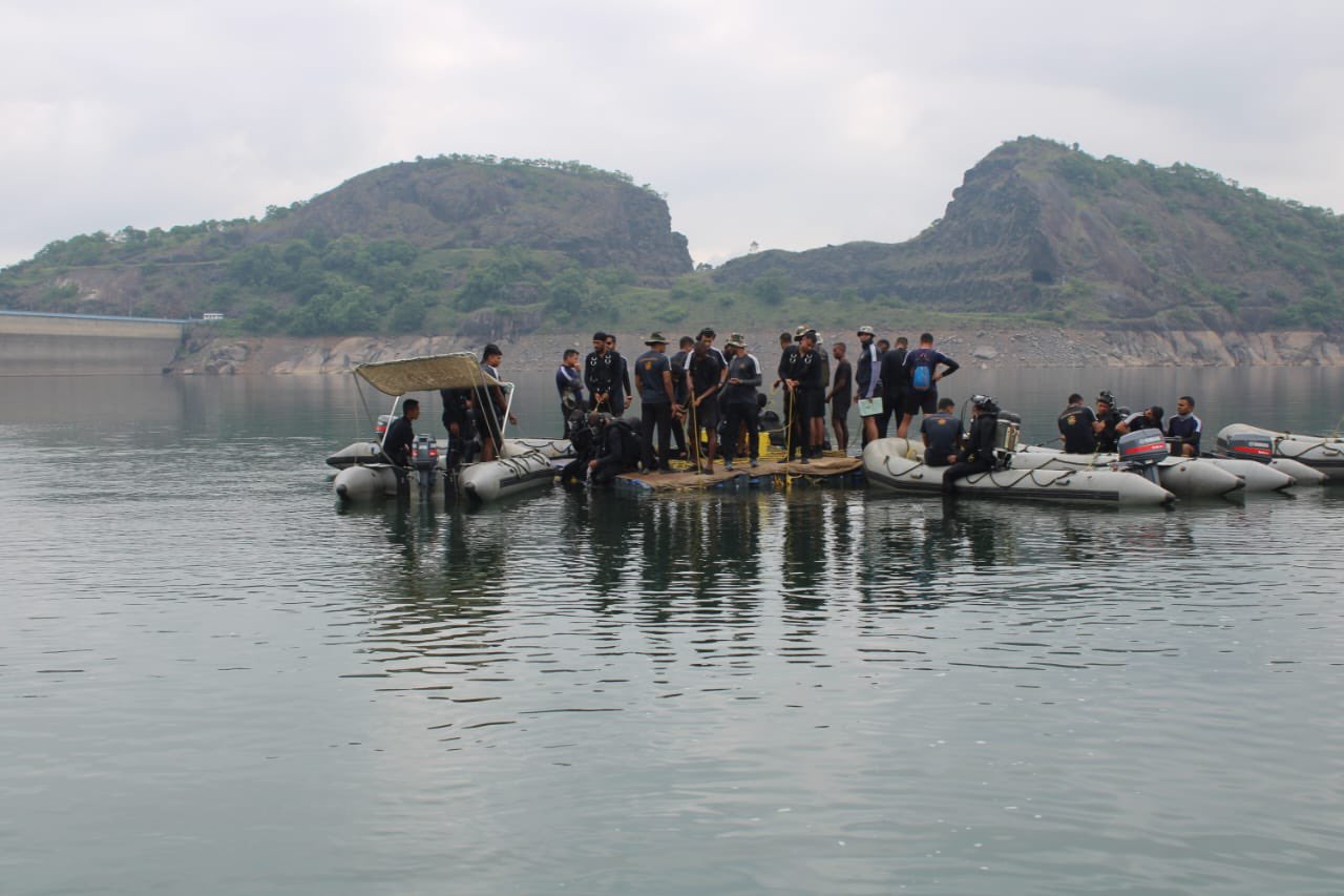 Open water dive Image